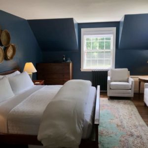 Washington guest room 1824 House Inn + Barn